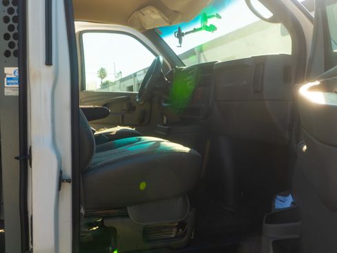 Used 2004 Chevrolet Express 2500 Extended image 14