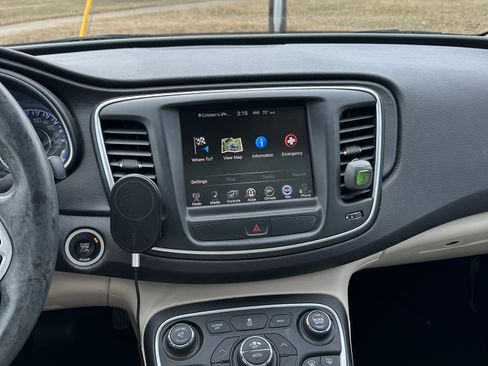 Used 2015 Chrysler 200 Limited w/ Convenience Group image 13