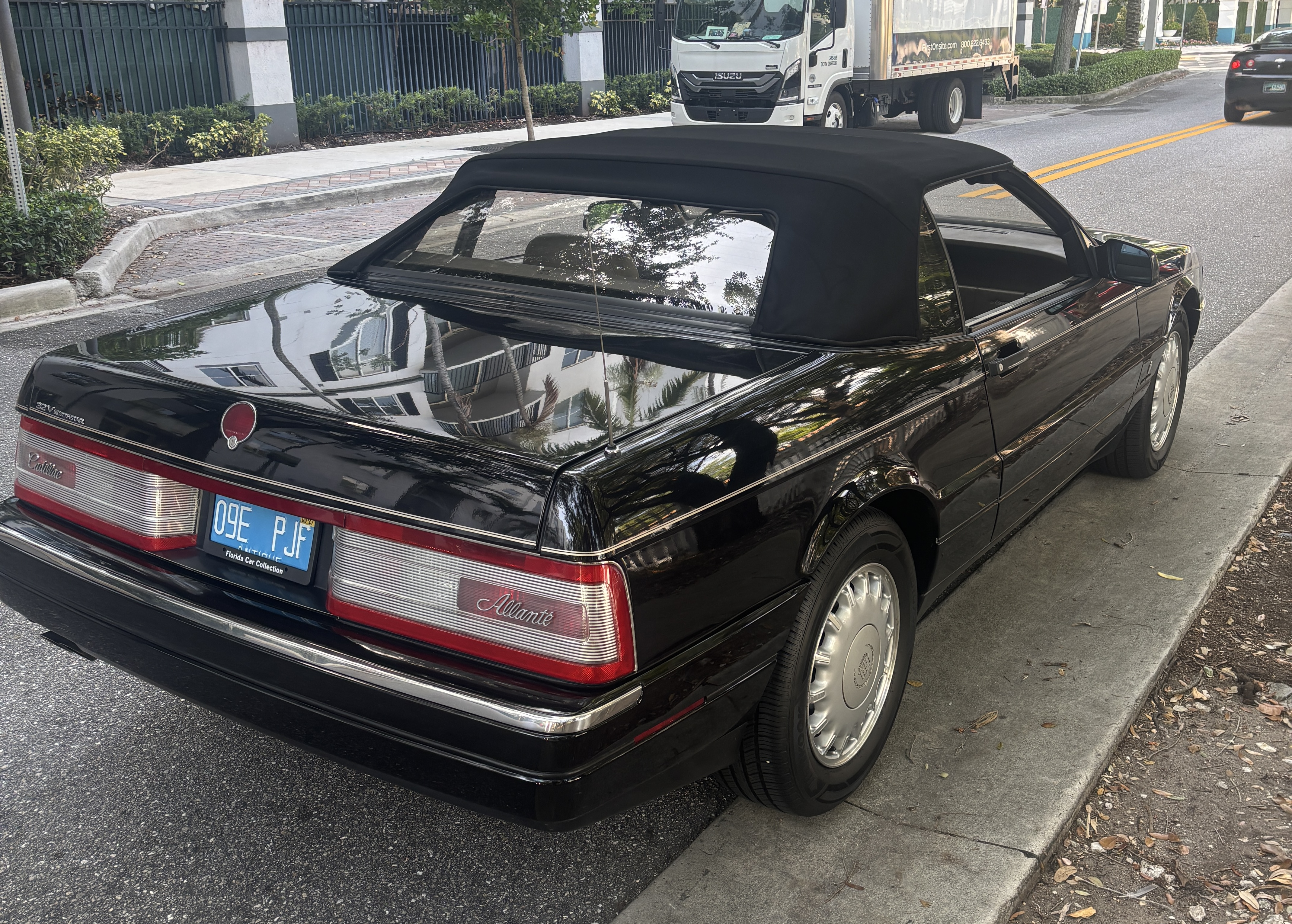 Used 1993 Cadillac Allante FWD image 8
