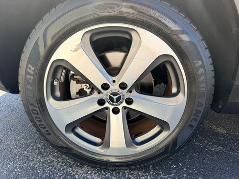 Used 2018 Mercedes-Benz GLC 300 4MATIC image 13