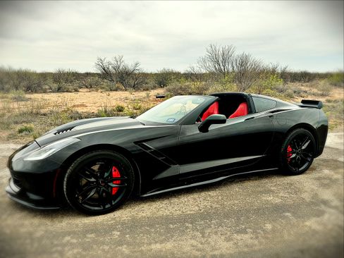 Used 2015 Chevrolet Corvette Stingray Coupe RWD image 1