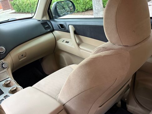 Used 2012 Toyota Highlander FWD image 15