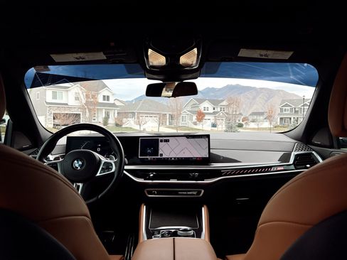 Used 2024 BMW X6 M60i image 8