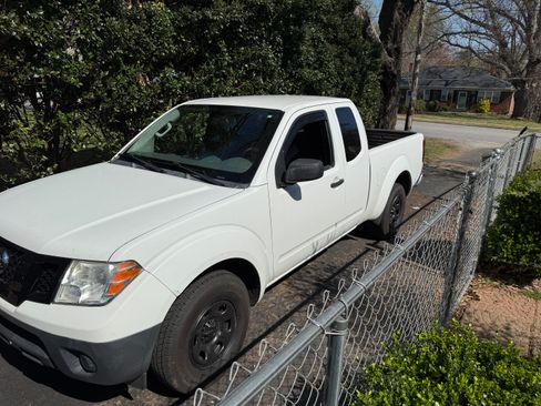Used 2016 Nissan Frontier S image 4