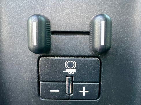 Used 2017 GMC Sierra 2500 Denali w/ Duramax Plus Package image 29