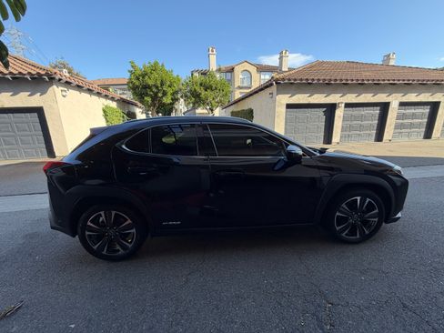 Used 2020 Lexus UX 250h w/ Premium Package AWD/4WD image 16