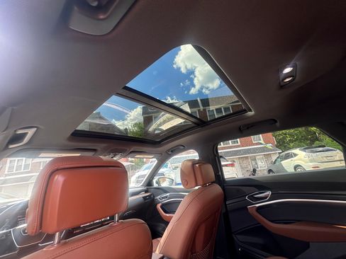 Used 2019 Audi e-tron Premium Plus image 15