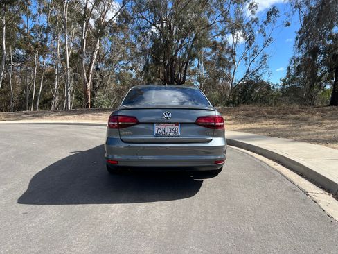 Used 2016 Volkswagen Jetta Sport FWD image 5