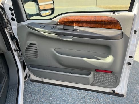Used 2004 Ford F250 Lariat image 21