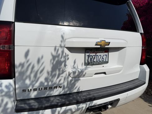 Used 2016 Chevrolet Suburban LT RWD image 11