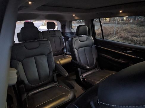 Used 2022 Jeep Grand Cherokee L Limited w/ Black Appearance Package image 14