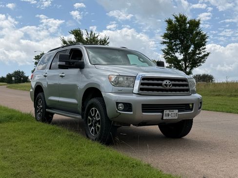Used 2014 Toyota Sequoia Platinum AWD/4WD image 2