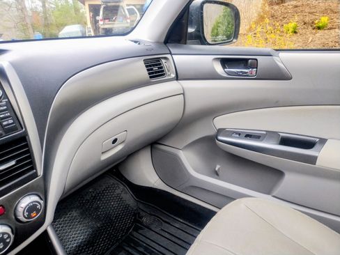 Used 2012 Subaru Forester 2.5X Limited image 8