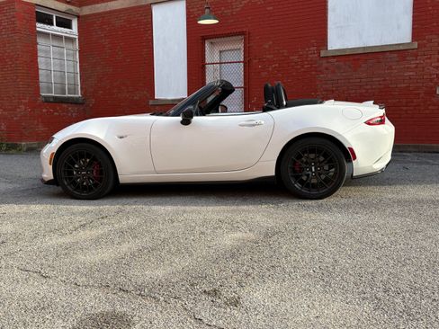 Used 2016 MAZDA MX-5 Miata Club w/ Brembo/BBS Package image 2
