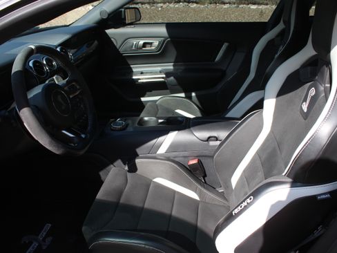 Used 2020 Ford Mustang Shelby GT500 w/ Carbon Fiber Track Pack image 13