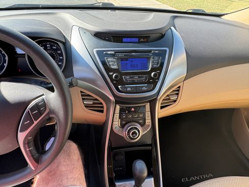 Used 2013 Hyundai Elantra GLS w/ Preferred Pkg image 12