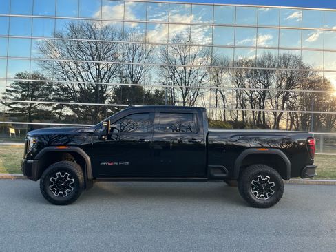 Used 2024 GMC Sierra 2500 AT4X w/ Snow Plow Prep/Camper Package AWD/4WD image 2