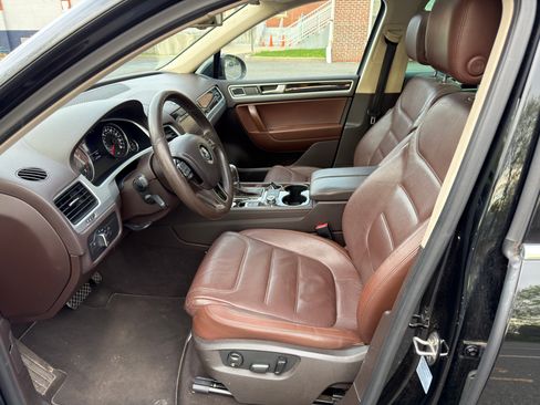 Used 2013 Volkswagen Touareg Executive image 13