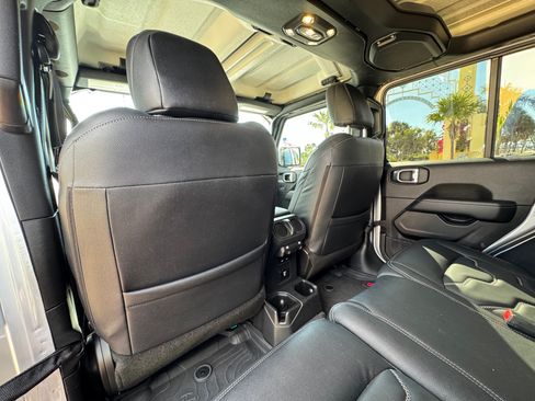 Used 2022 Jeep Wrangler Unlimited Sahara w/ Cold Weather Group image 14