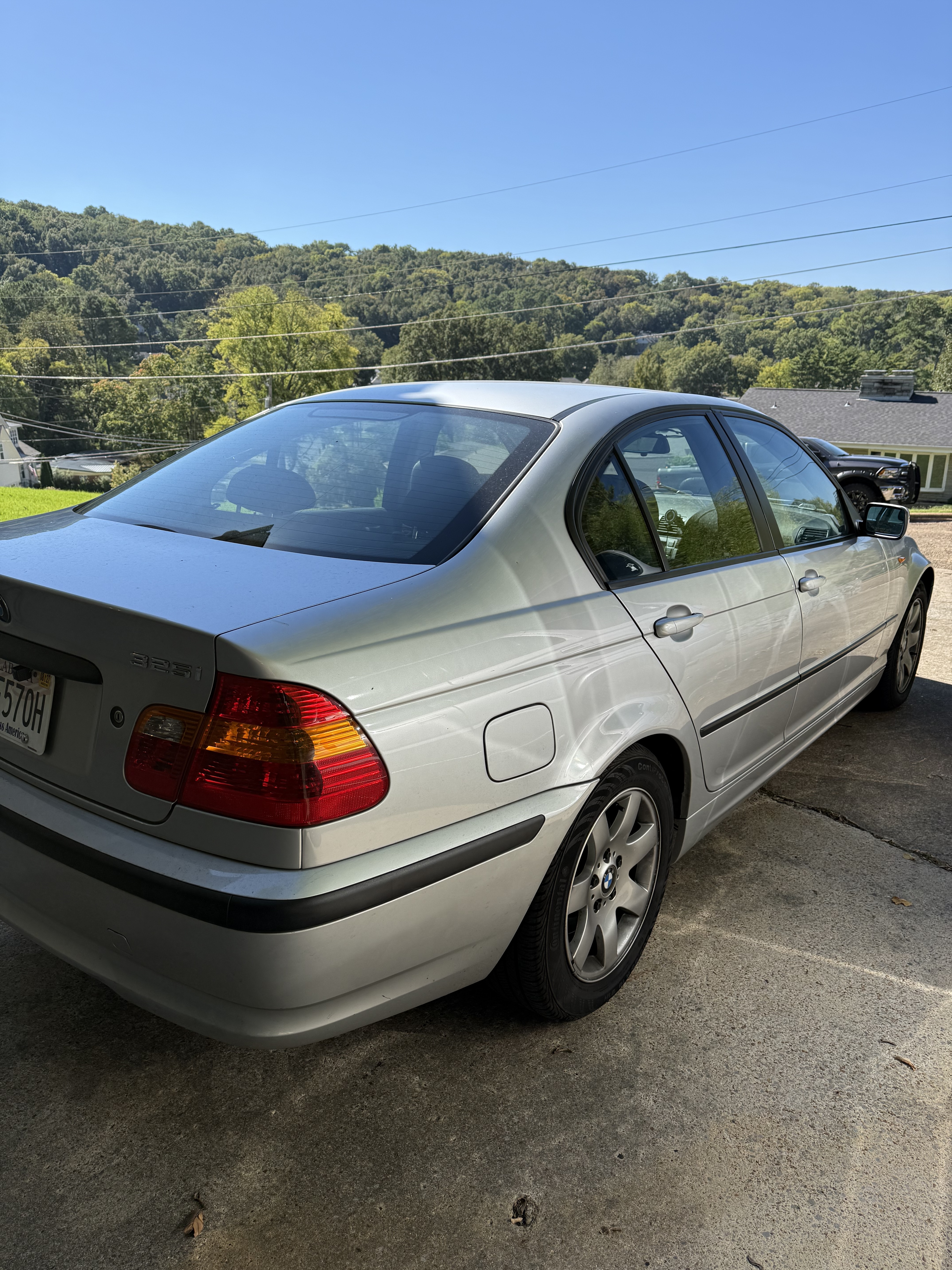 Used 2002 BMW 325i Sedan RWD image 4