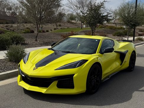 Used 2023 Chevrolet Corvette Z06 image 2