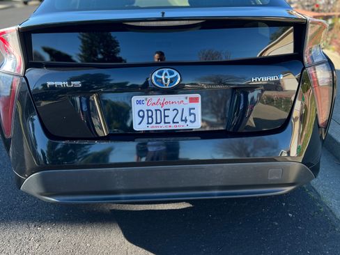 Used 2017 Toyota Prius Four Touring image 4