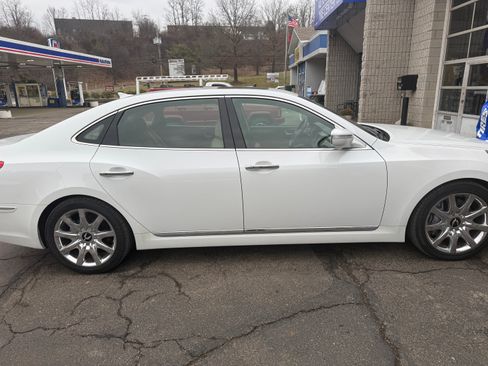 Used 2013 Hyundai Equus Signature image 4