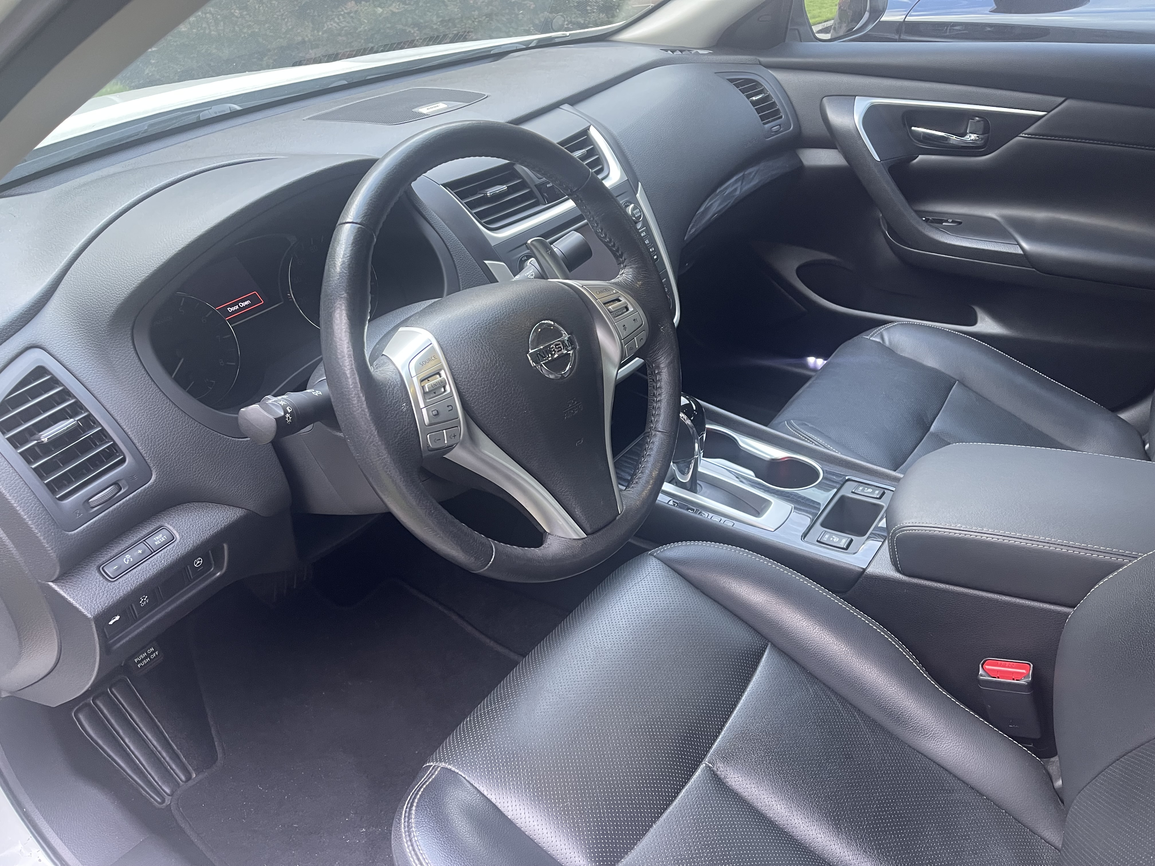 Used 2016 Nissan Altima 3.5 SL w/ 3.5 Technology Package FWD image 12