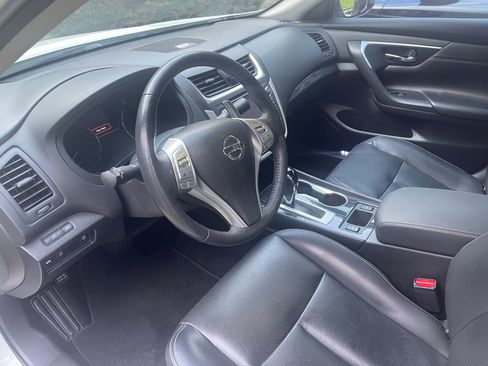 Used 2016 Nissan Altima 3.5 SL w/ 3.5 Technology Package FWD image 12