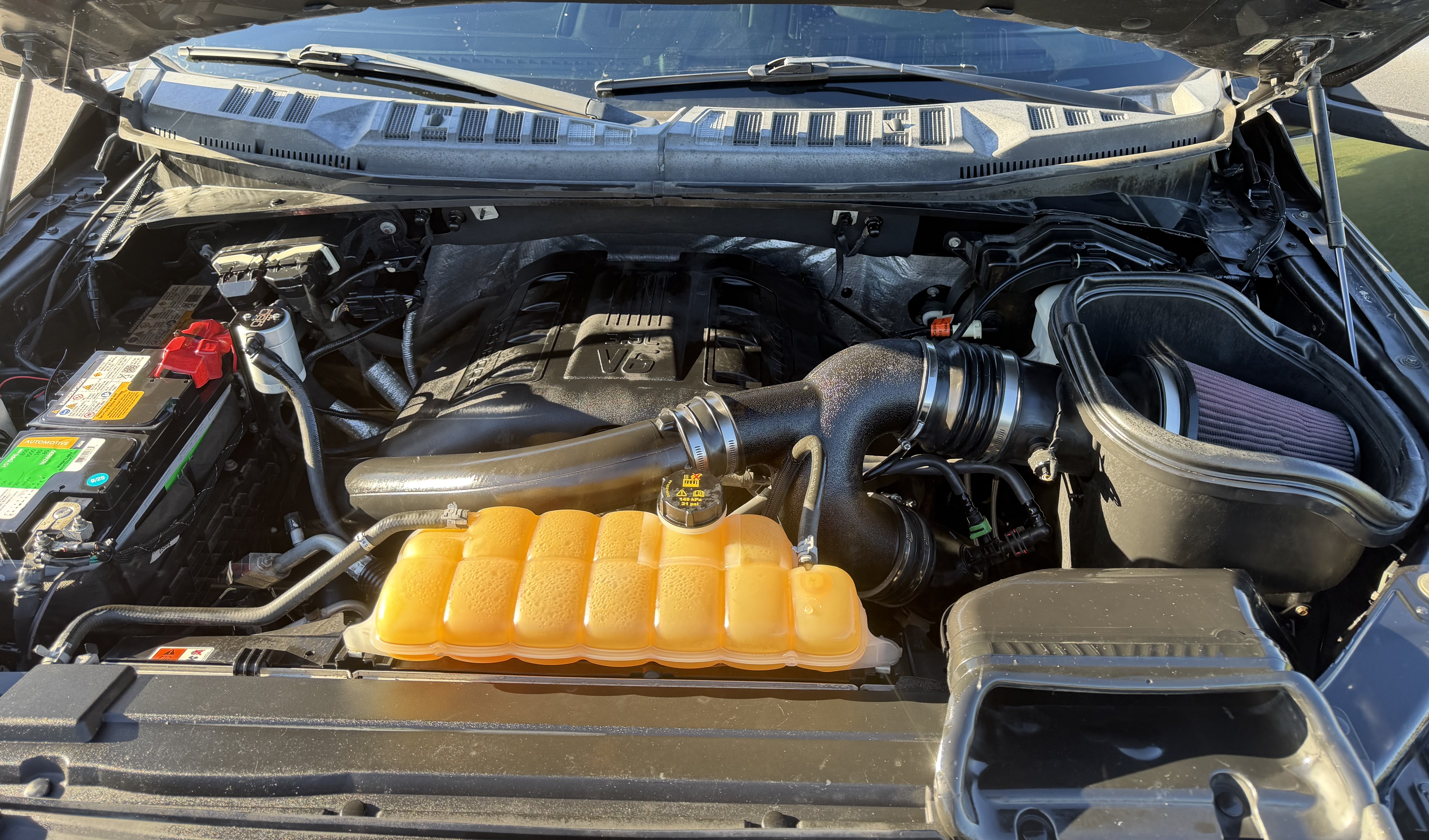 Used 2015 Ford F150 Lariat w/ Equipment Group 502A Luxury AWD/4WD image 4