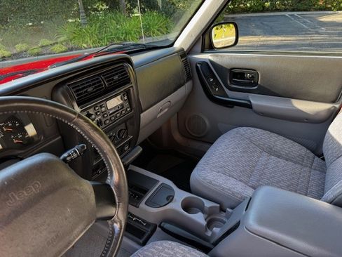 Used 1998 Jeep Cherokee Sport image 11