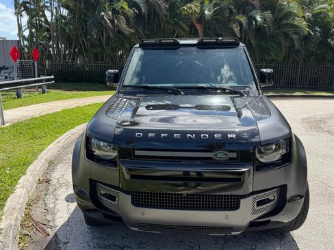 Used 2024 Land Rover Defender 90 Carpathian Edition image 2