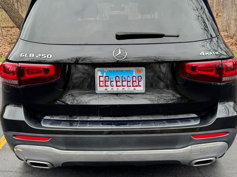 Used 2021 Mercedes-Benz GLB 250 4MATIC image 8