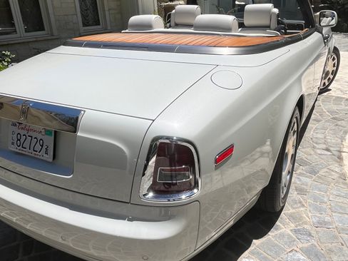Used 2014 Rolls-Royce Phantom Drophead Coupe RWD image 23
