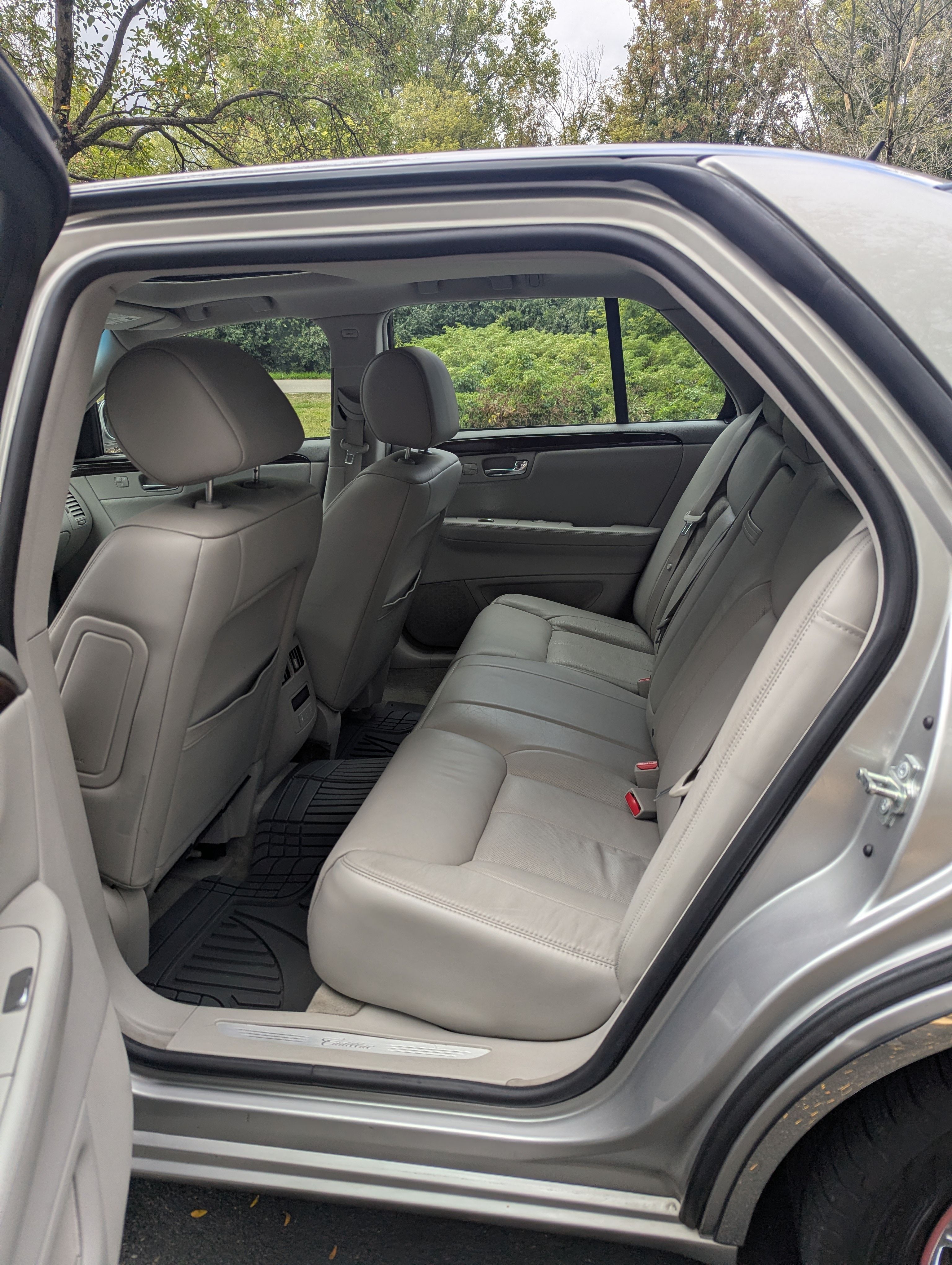 Used 2007 Cadillac DTS Luxury II FWD image 10