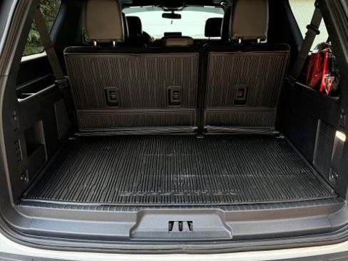 Used 2022 Ford Expedition Max Limited image 16