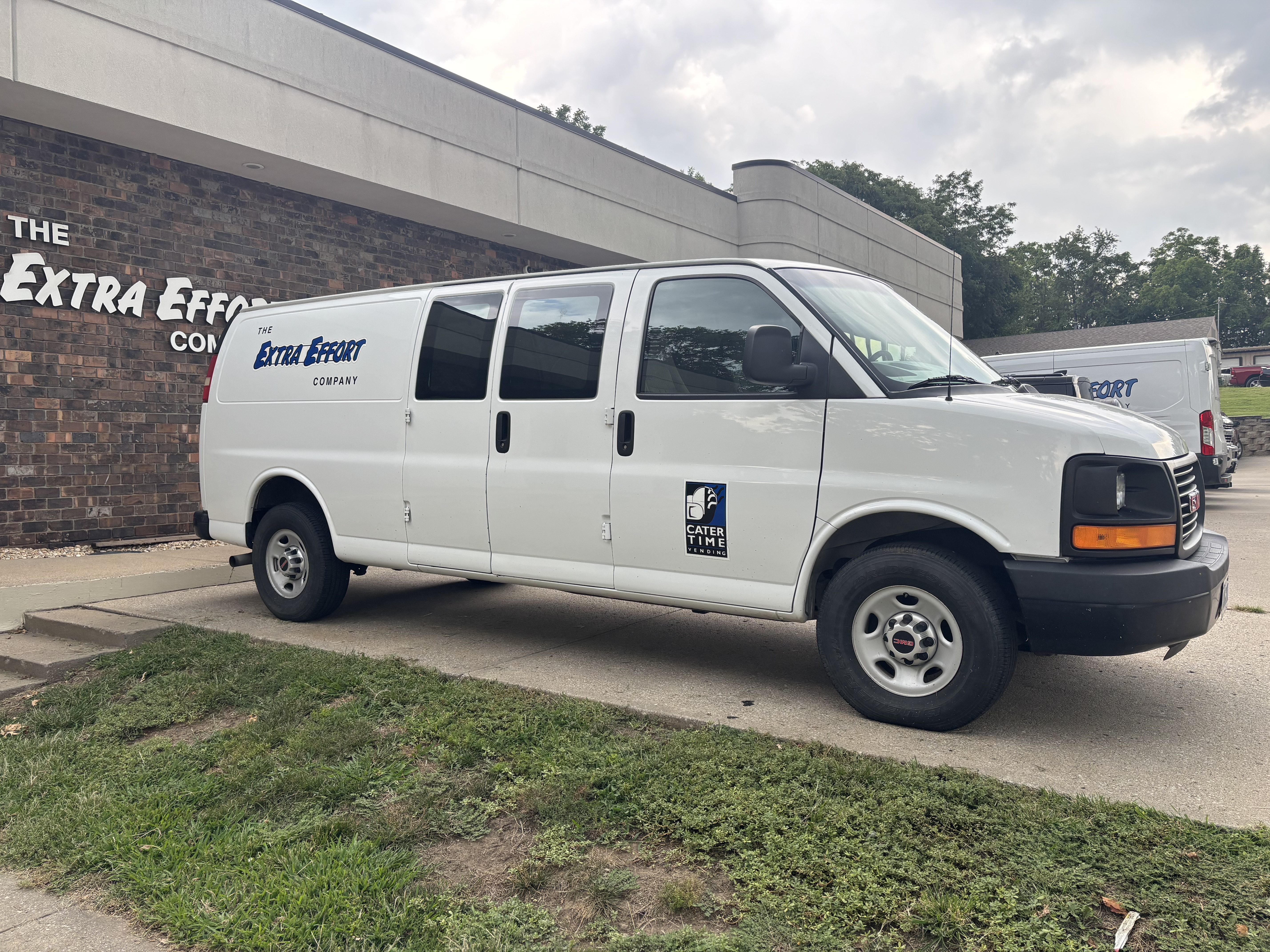 Used 2015 GMC Savana 2500 Extended RWD image 1