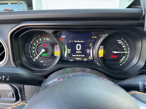 Used 2024 Jeep Wrangler Unlimited Sahara image 11