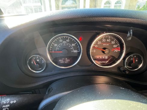 Used 2016 Jeep Wrangler Unlimited Rubicon image 6