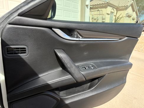 Used 2020 Maserati Ghibli image 11