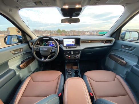 Used 2023 Ford Maverick Lariat w/ Lariat Luxury Package image 12