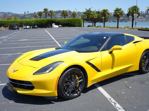 Used 2015 Chevrolet Corvette Stingray Coupe RWD image 2