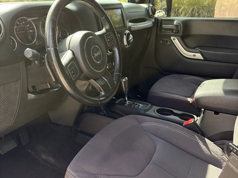 Used 2013 Jeep Wrangler Unlimited Sahara image 8