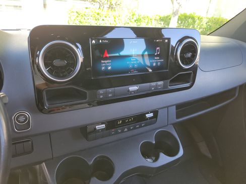 Used 2021 Mercedes-Benz Sprinter 2500 image 11