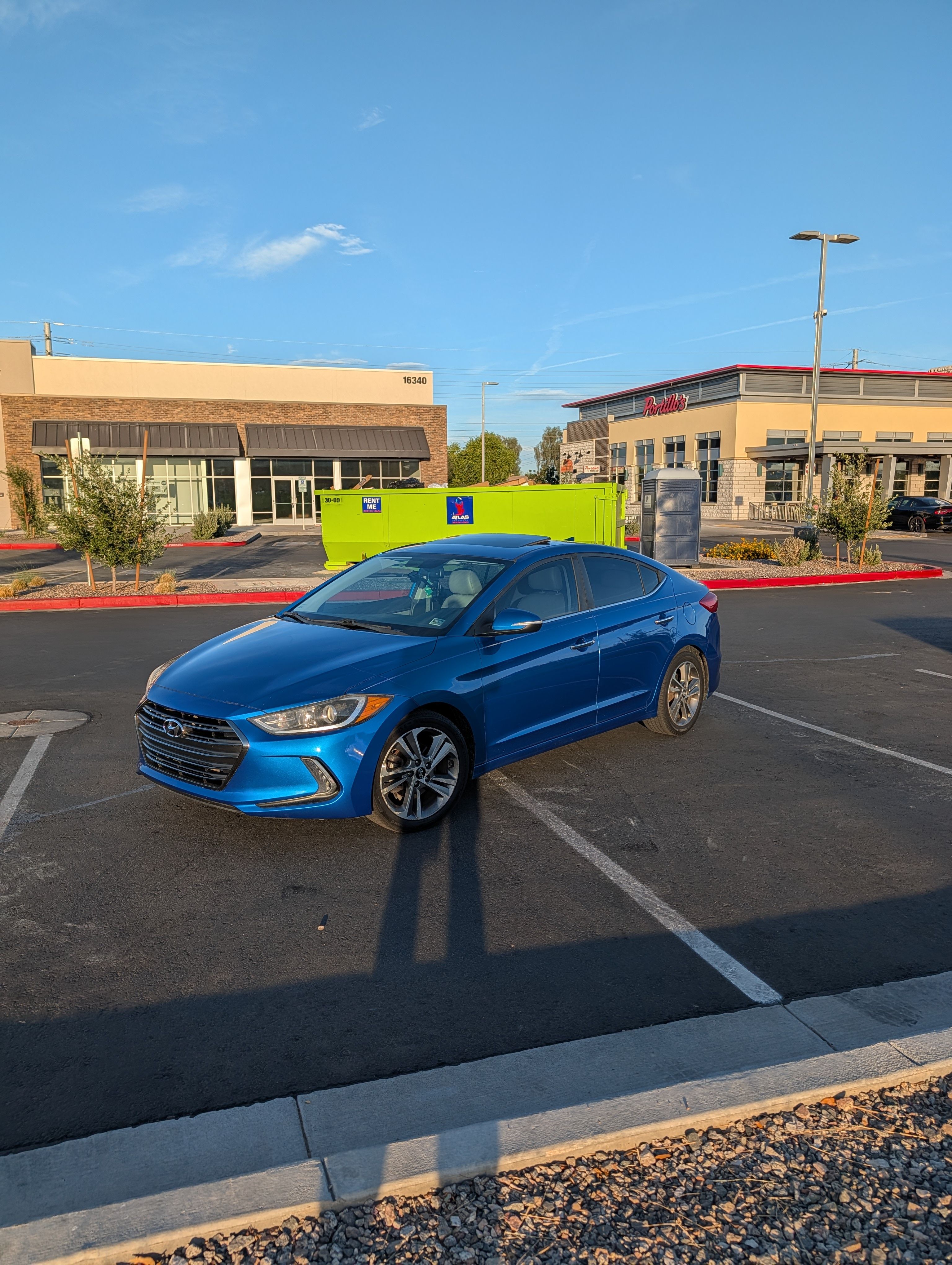 Used 2017 Hyundai Elantra Limited w/ Limited Tech Package 04 FWD image 2