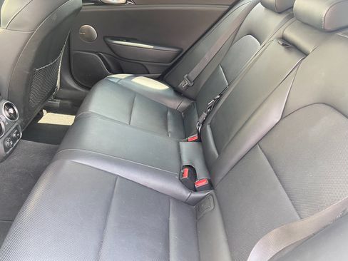 Used 2018 Kia Stinger Premium AWD/4WD image 10