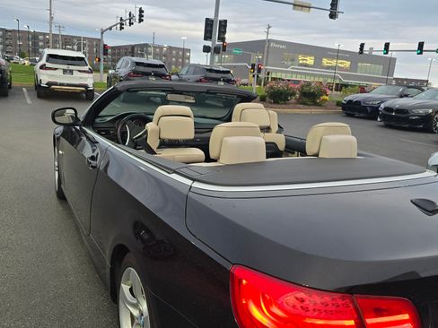 Used 2013 BMW 335i Convertible image 1