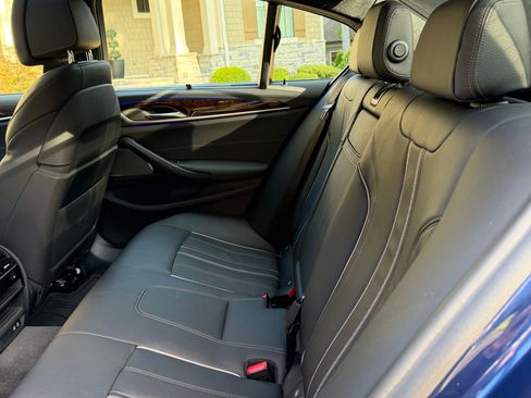 Used 2020 BMW M550i xDrive w/ Executive Package AWD/4WD image 10