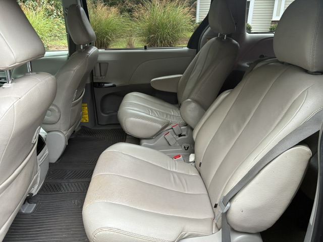 Used 2013 Toyota Sienna LE FWD image 9