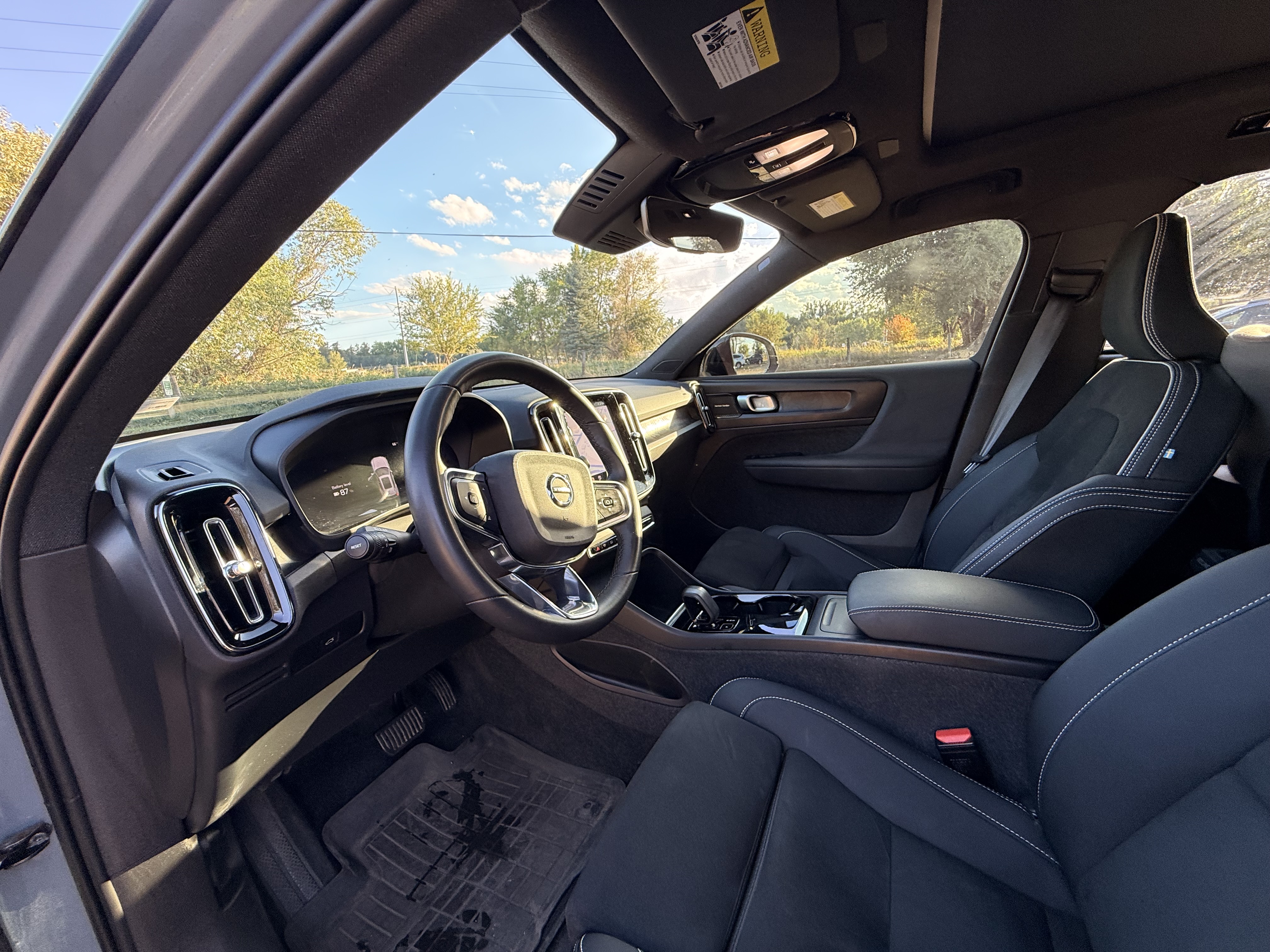 Used 2023 Volvo XC40 Recharge Ultimate w/ Protection Package Premier AWD/4WD image 14